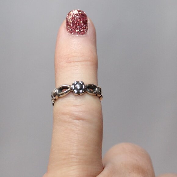 Sterling Silver Floral Ring, Size 5.5 - Picture 6 of 9